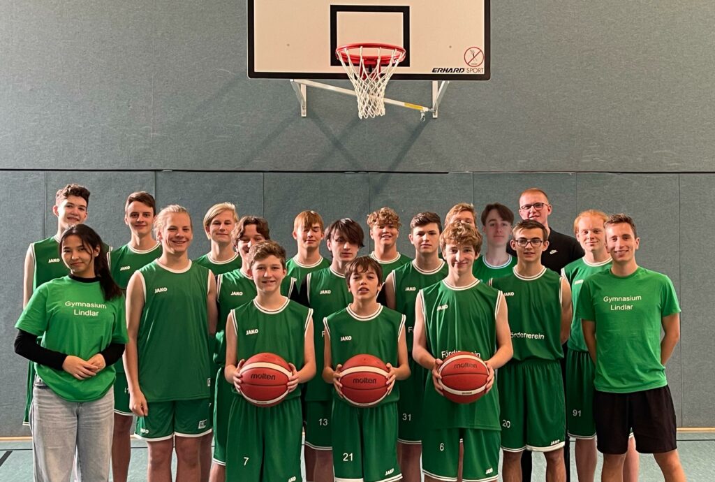 Die Basketball-AG bedankt sich für die neuen Trikots - Gymnasium Lindlar